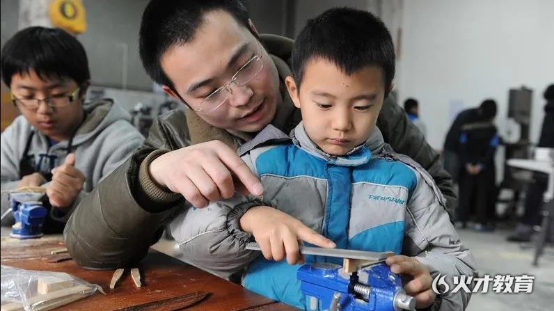 课外辅导班消失后的第一个寒假，中国家庭发生了什么？